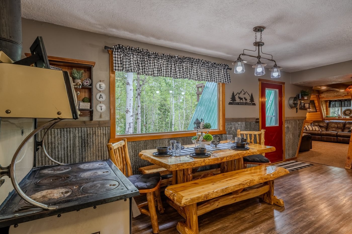 Lazy Moose Lodge kitchen with stone island