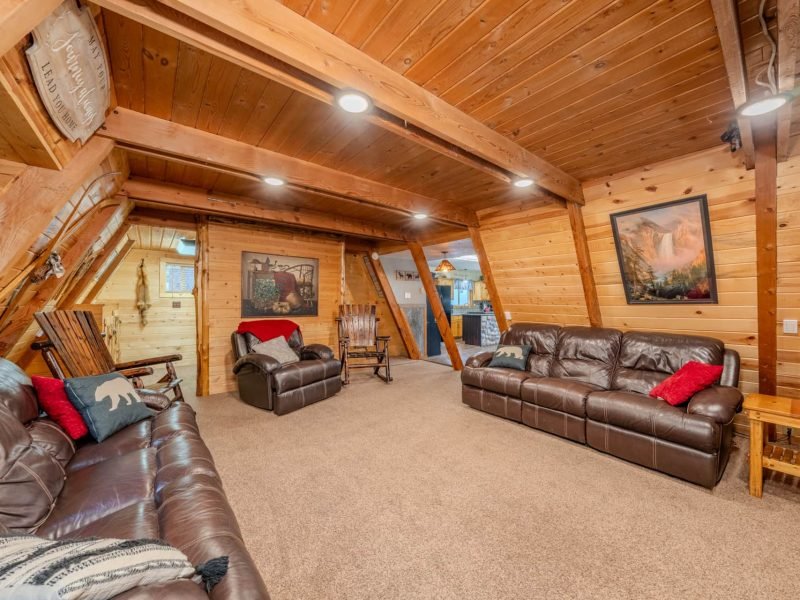 Lazy Moose Lodge-Family Room 2